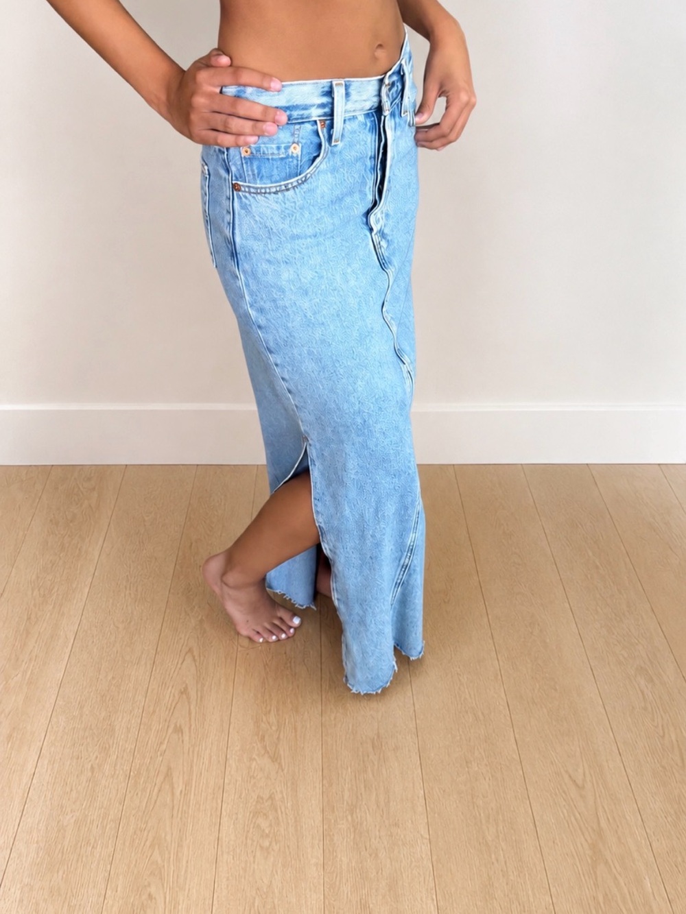 Levi’s Light Wash Denim Maxi Skirt Size 25 | High Rise Side Slit